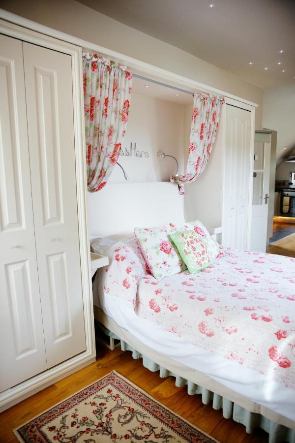 Fosse Farmhouse Holiday Cottages Chippenham  Kültér fotó